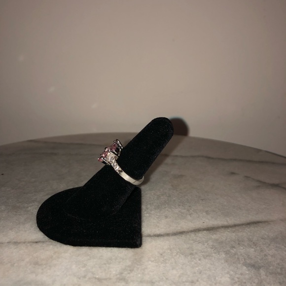 🌕 Pink flower shape accent on silver tone ring - Picture 3 of 6